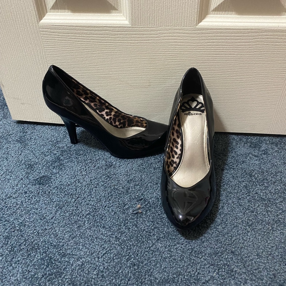 Black high heels in great condition